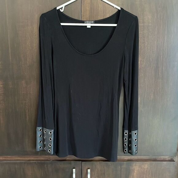 Venus Black Long Sleeve Top Medium Grommet Cuff Scoop Neck Stretch - Picture 2 of 6